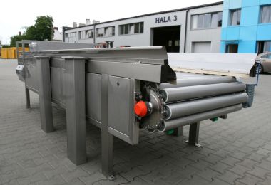 Roll feeders