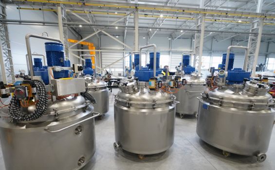 Process tanks and mixers
